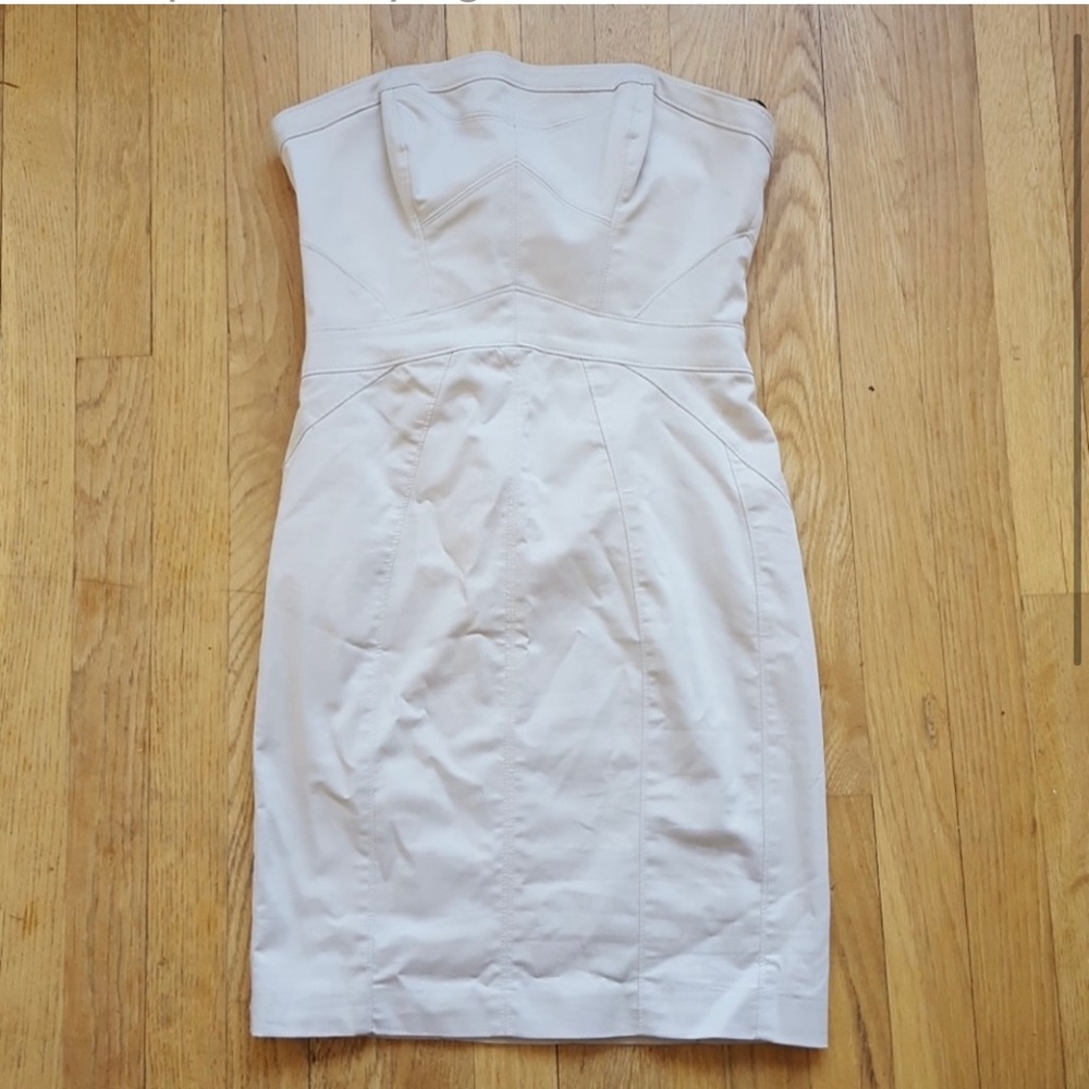 bebe strapless boned sheath dress 4 BUT fits like a size 1 or 2.